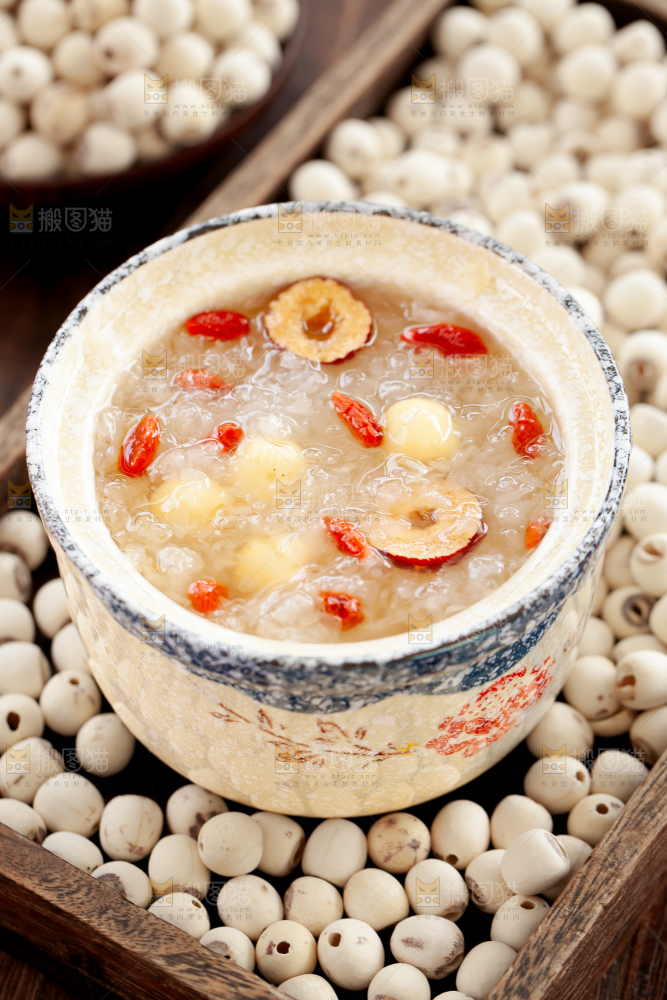 莲子银耳羹