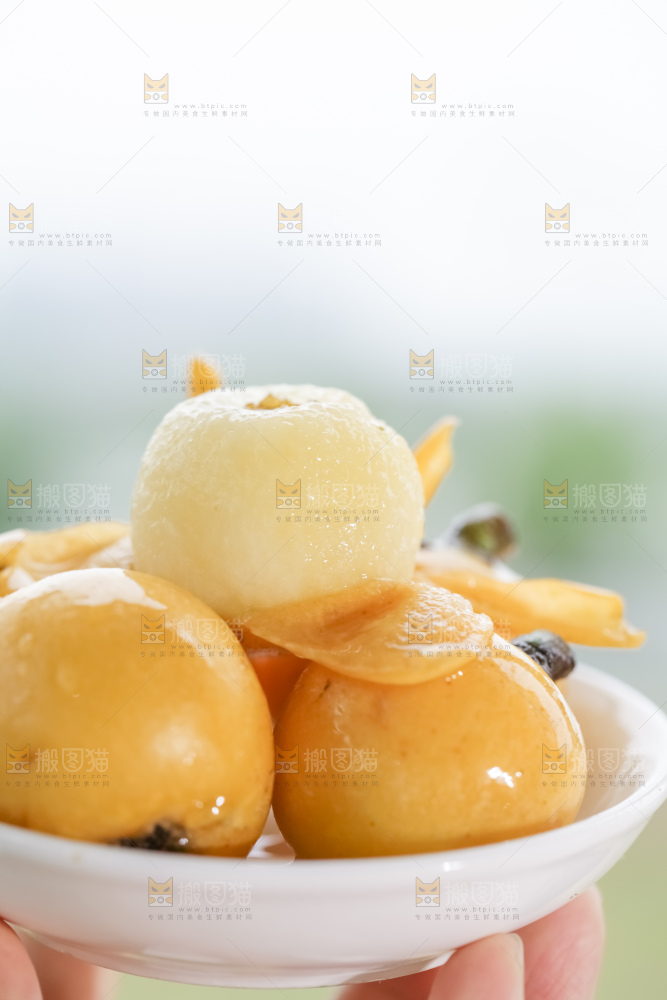 白玉枇杷