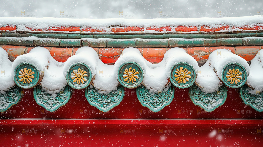 宫殿冬季飘雪新年传统建筑红墙