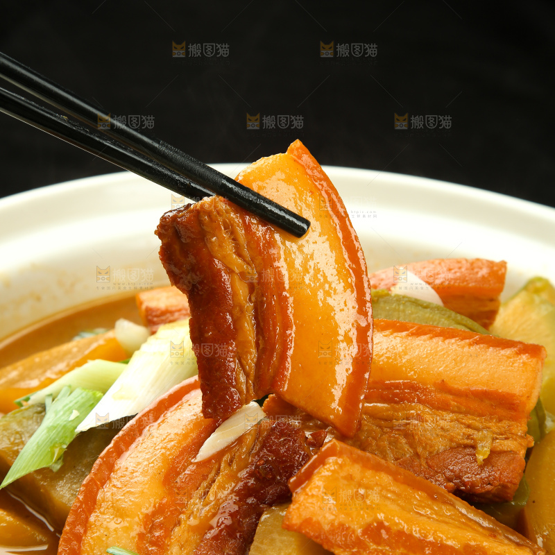 五花肉炖萝卜