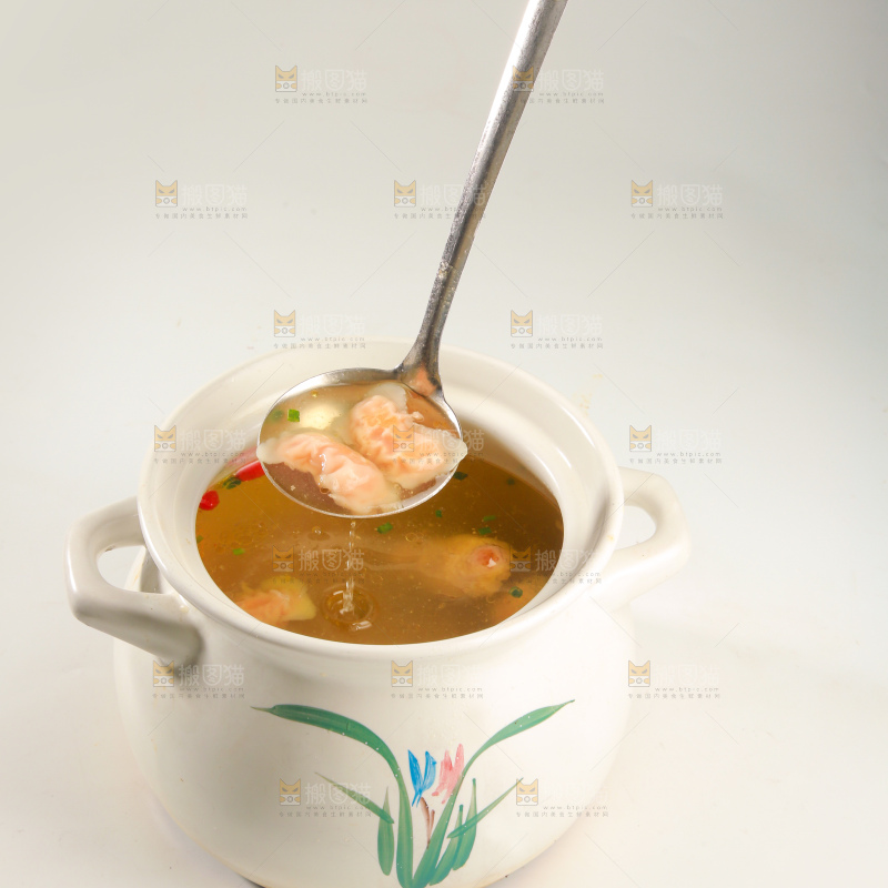 土鸡虫草炖燕饺