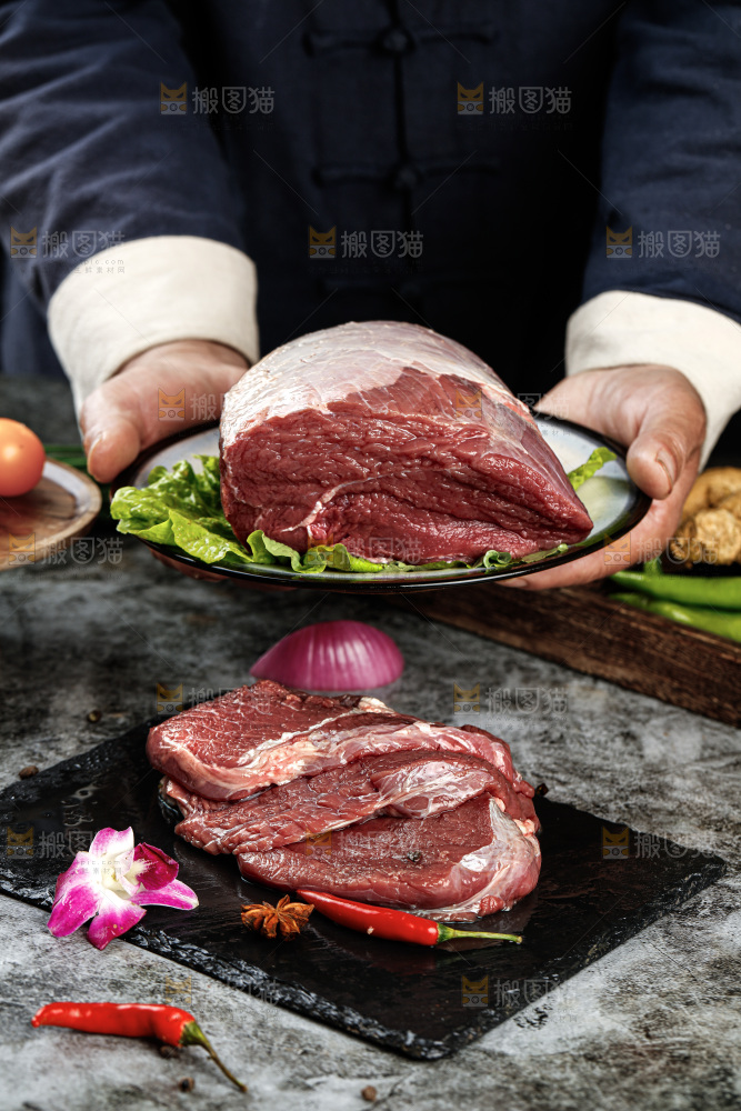 深底上的新鲜牛肉
