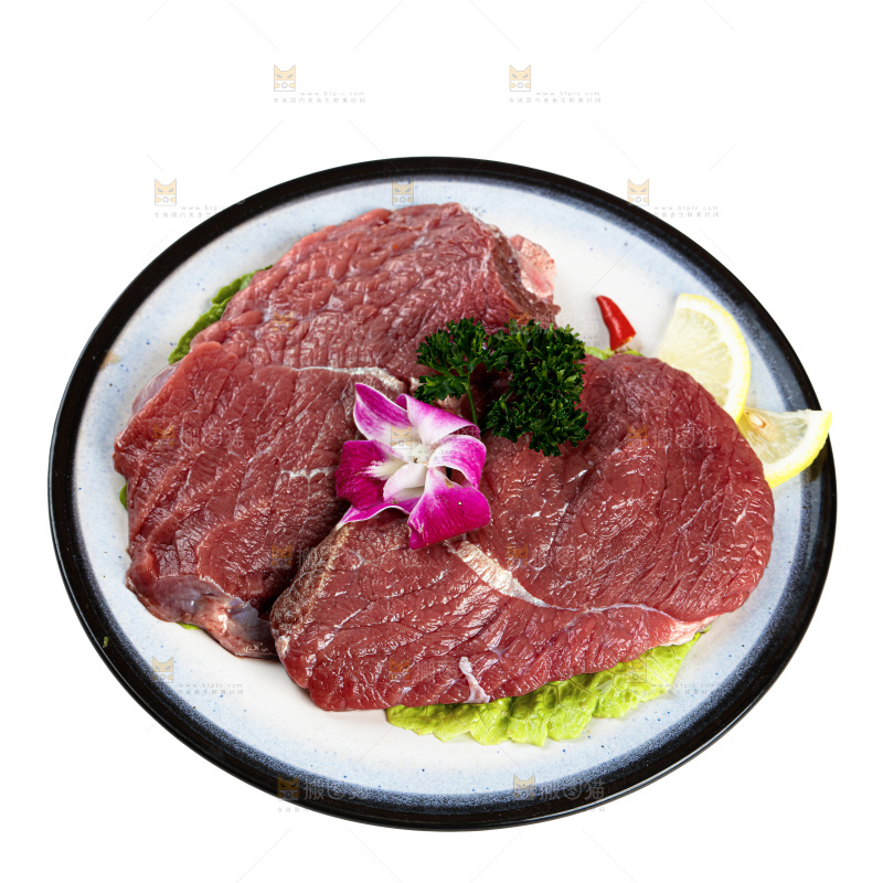 白底上的新鲜牛肉